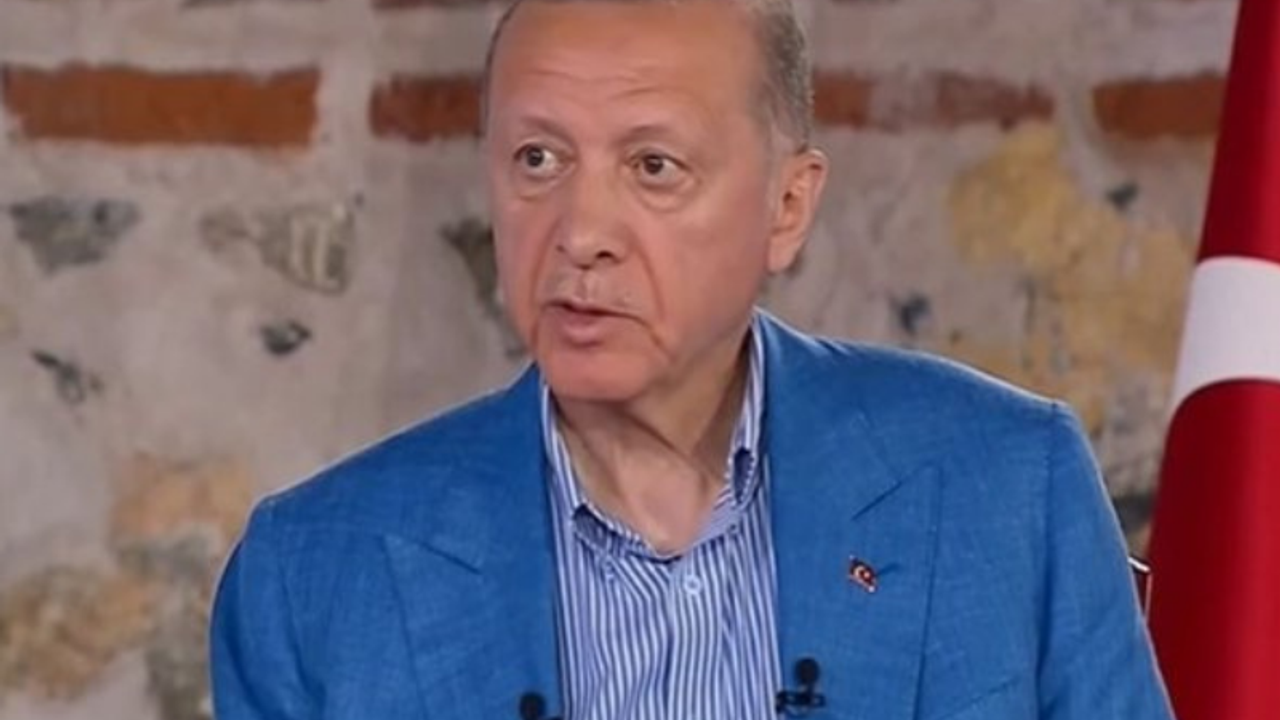 Canlı yayında sorulan soru Cumhurbaşkanı Erdoğan'ı kızdırdı! "Çok saçma bir soru!"
