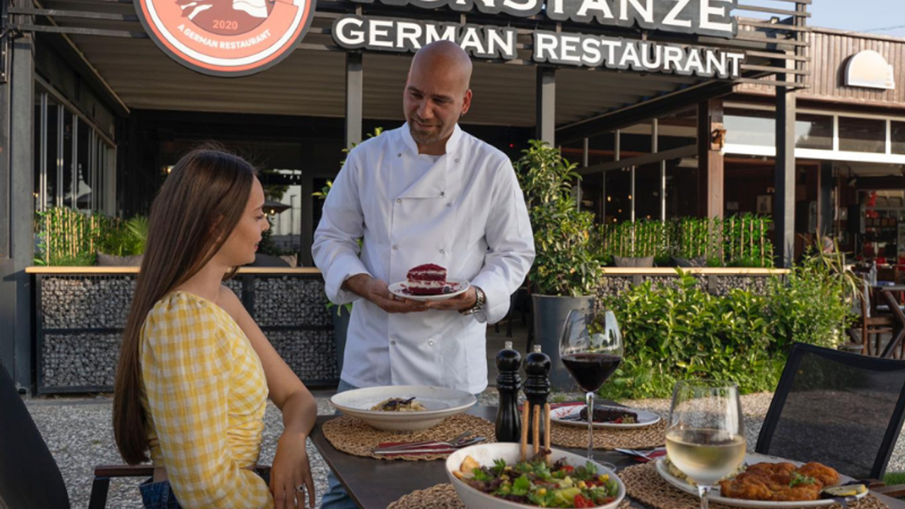 Alman ve Türk lezzetleri Bodrum'da buluştu! Bodrumlular'ın yeni lezzet durağı: Konstanze Pub