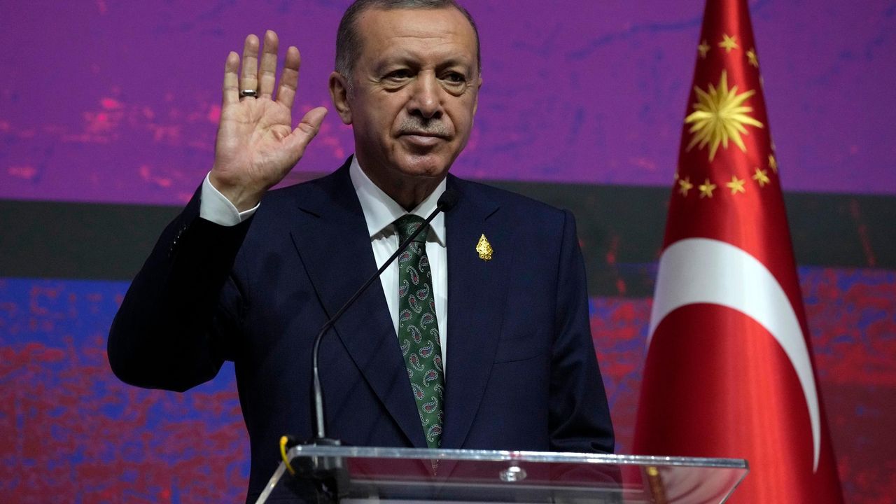 Cumhurbaşkanı Erdoğan muhalefete yüklendi: Oy farkı dengelerini bozdu!