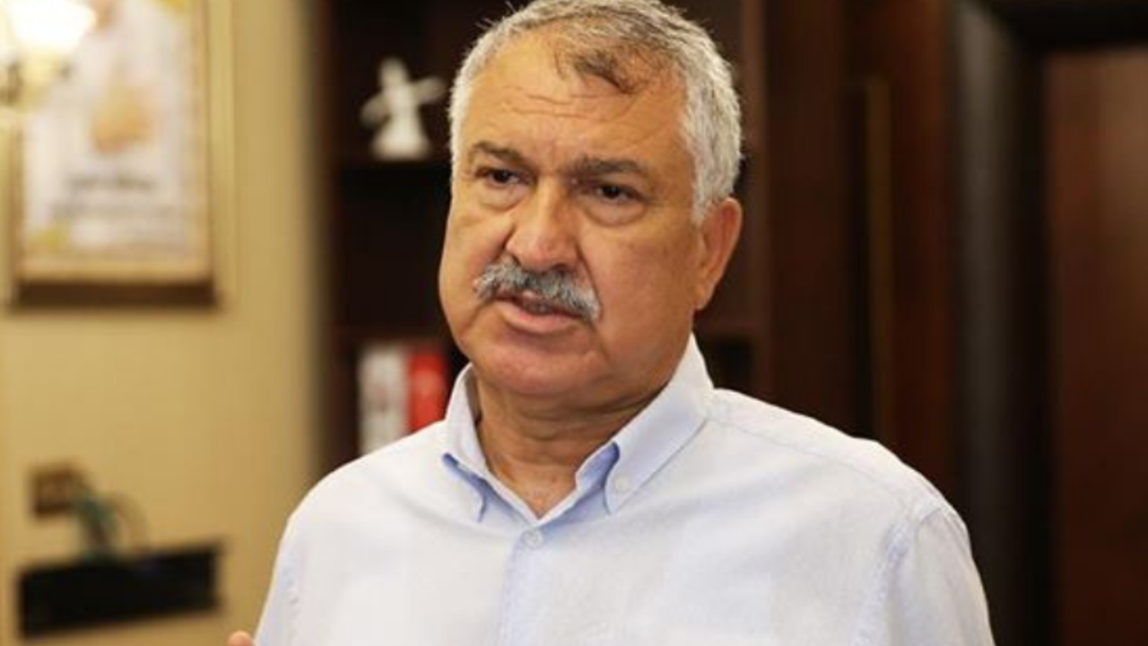Adana Büyükşehir Belediye Başkanı Zeydan Karalar'dan skandal hareket! Kendisinden yaşça büyük partilisini tokatladı!