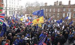 Brexit karşıtı 1 milyon İngiliz sokağa döküldü