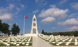 Çanakkale'de şehitler ziyaretçi akınına uğruyor