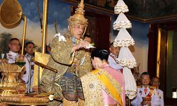 Tayland Kralı'na törenle taç giydirildi 