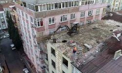 Küçükçekmece'de korkutan bina yıkımı