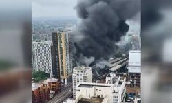 Londra'da metro istasyonunda patlama ve yangın!