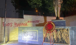 Atatürk anıtına saldırı! Alçaklık bitmiyor