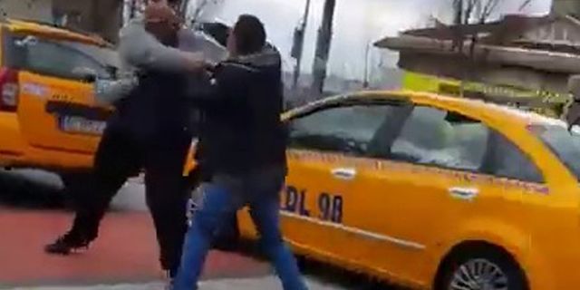 Beşiktaş'ta taksicilerin trafik kavgası böyle görüntülendi