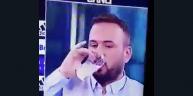 Ertem Şener'in, Beyaz TV'deki yayını sırasında rakı içtiği iddia edildi