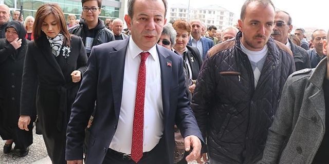 Bolu Belediye Başkanı Tanju Özcan, mazbatasını 500 kişiyle aldı