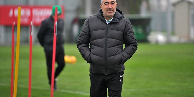 Bursaspor, Teknik Direktör Samet Aybaba ile yollarını ayırdı.
