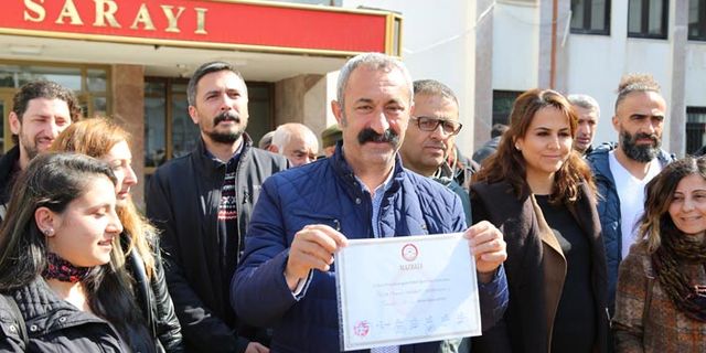 Fatih Mehmet Maçoğlu mazbatasını resmen teslim aldı