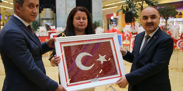 Kayseri mantısından Türk bayrağı
