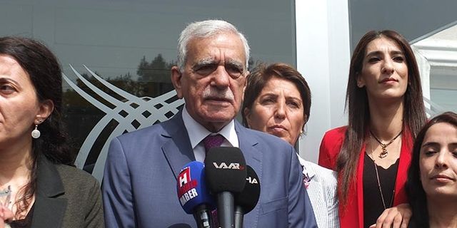 Mardin'den seçilen Ahmet Türk mazbatasını aldı   