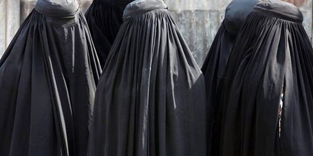Sri Lanka'da burkalara yasak geldi!