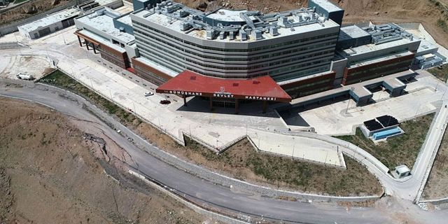 Gümüşhane Devlet Hastanesi, zemin kayması yüzünden açılamıyor!