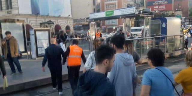 Karaköy’de İspanyol ve Fransız turistlerin tramvay kavgası!