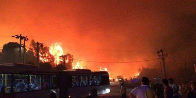 Dikili'deki yangının ardından bir yangın da Özdere'de