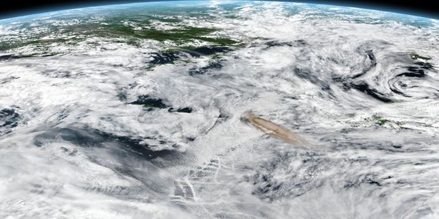 Rusya'daki yanardağ patlaması uzaydan görüntülendi
