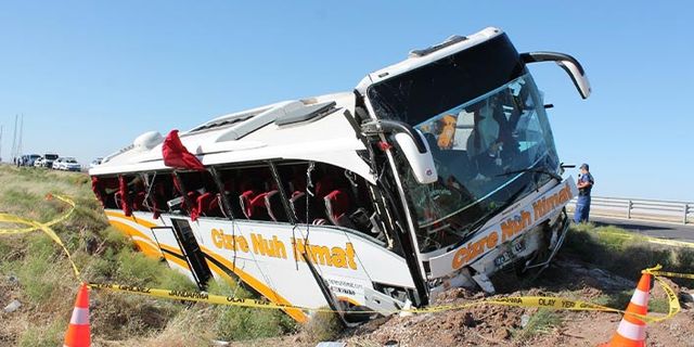 Aksaray'da otobüs şaranpole devrildi: 44 yaralı