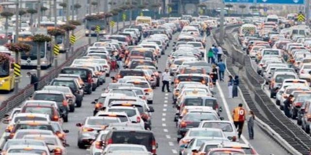 İstanbul'da 4 yıllık mesai trafikte harcanıyor