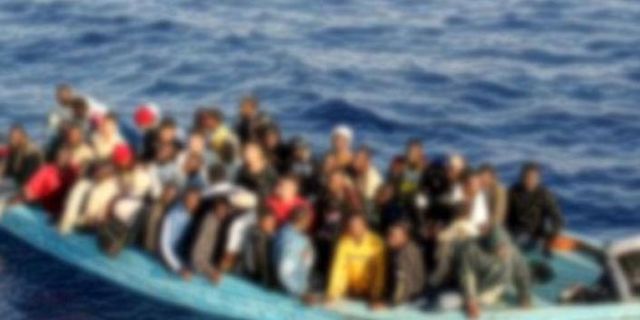 Tunus açıklarında mülteci botu battı: 1 ölü, 80 kayıp