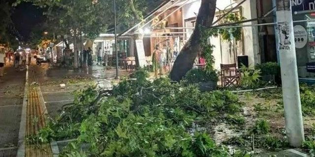 Yunanistan'da şiddetli fırtına: 6 turist öldü