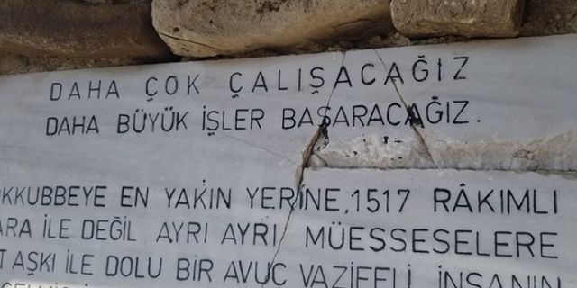 Atatürk'ün adını mermerden sildiler