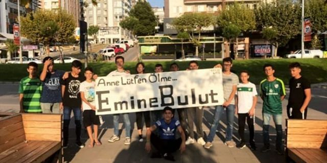 Bursa'da gençler Emine Bulut için yol kapattı