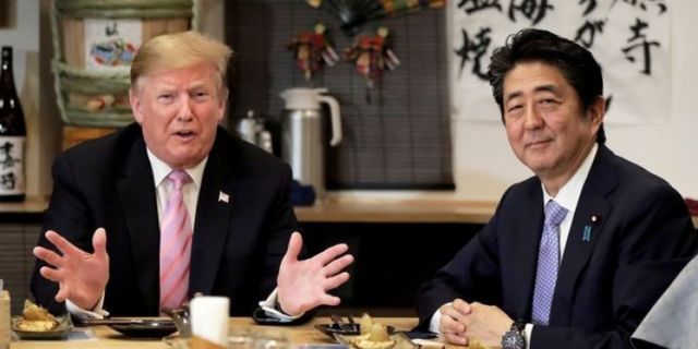 Çin'e sırtını çeviren Trump, Japonya ile el sıkıştı