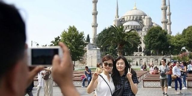 Çinli turistler Türkiye'de alışverişi sevdi
