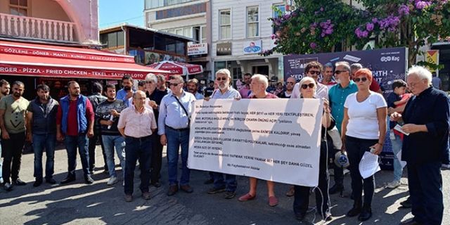 Adalılar faytonların kaldırılma kararını protesto etti