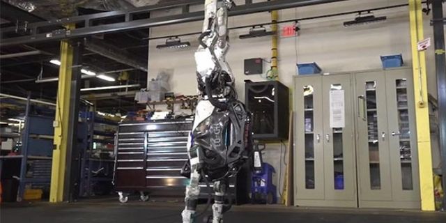 Boston Dynamics'in yeni robotu Atlas cimnastik yapıyor