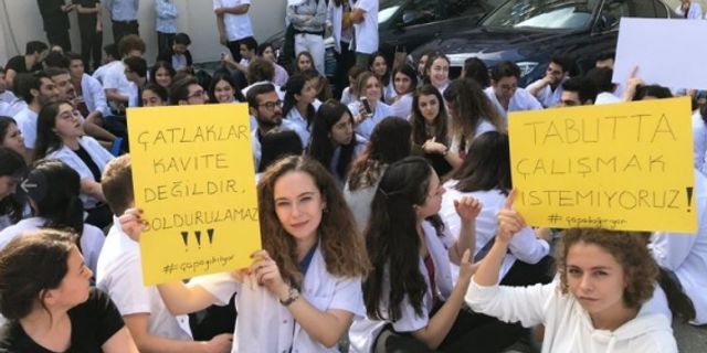 Çapa Tıp Fakültesi öğrencileri ölmemek için eylem yaptı