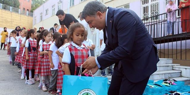 Dilovası Belediye Başkanı, çocuklar için makam aracını sattı