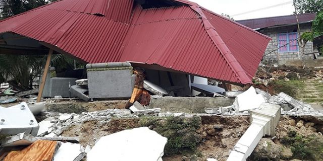 Endonezya'daki deprem 30 can aldı
