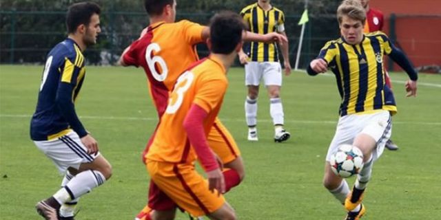 Galatasaray U19-Fenerbahçe U19 maçını izleyenler gole doydu: 5-2