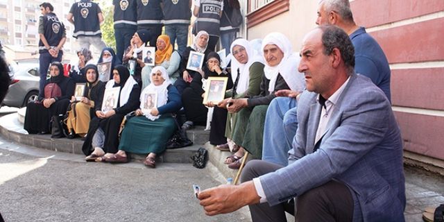 HDP önünde feryat, 'Oğlum 20 gün sonra askere gidecekti'