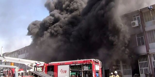 Başakşehir'de plastik fabrikasında yangın