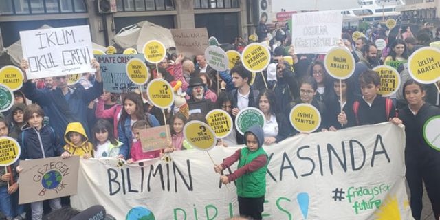  Küresel İklim Grevi için Kadıköy Rıhtımı'nda toplanıldı