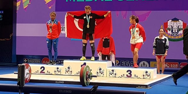 Milli halterci Şaziye Erdoğan altın madalya kazandı
