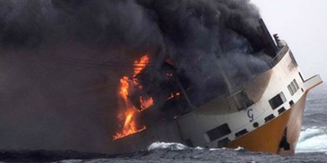 Yolcu gemisindeki yangında 34 kişi öldü
