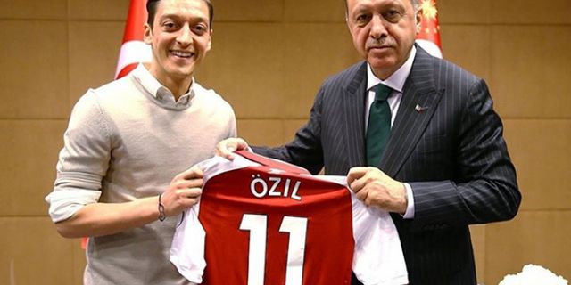 Mesut Özil: Kiminle fotoğraf çektireceğime karar vermekte özgürüm