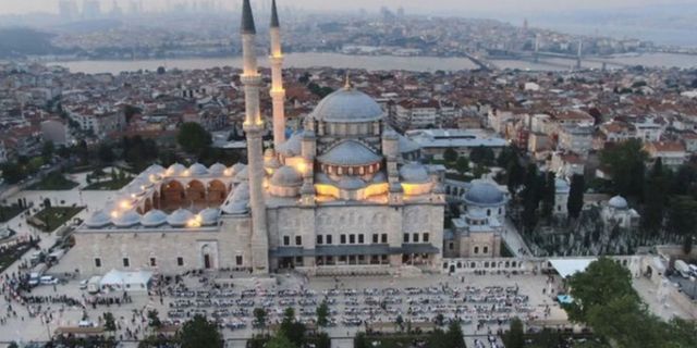 İstanbul'da Cuma Namazı Bu Camilerde Kılınacak
