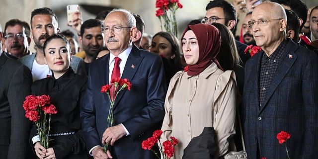 Kemal Kılıçdaroğlu 19 Mayıs'ı böyle kutladı! Gençlerle birlikte Anıtkabir'i ziyaret etti!