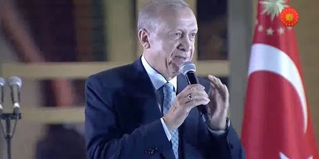 Cumhurbaşkanı Erdoğan balkon konuşmasını Beştepe'de yaptı: "85 milyonun tamamı kazanmıştır!"