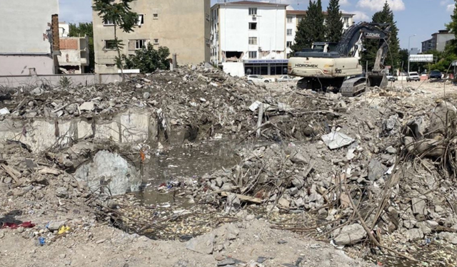 Depremin 122. gününde şoke eden olay! Adıyaman'da enkaz altından kadın ceseti çıktı!