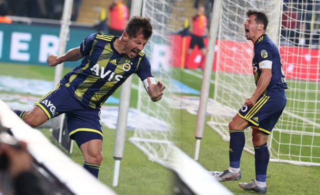 Fenerbahçe kaptanı Emre Belözoğlu, 57. dakika sahada kaldığı Gençlerbirliği karşılaşmasında gol pozisyonunu değerlendiremeyince kendisine hakim olamadı.