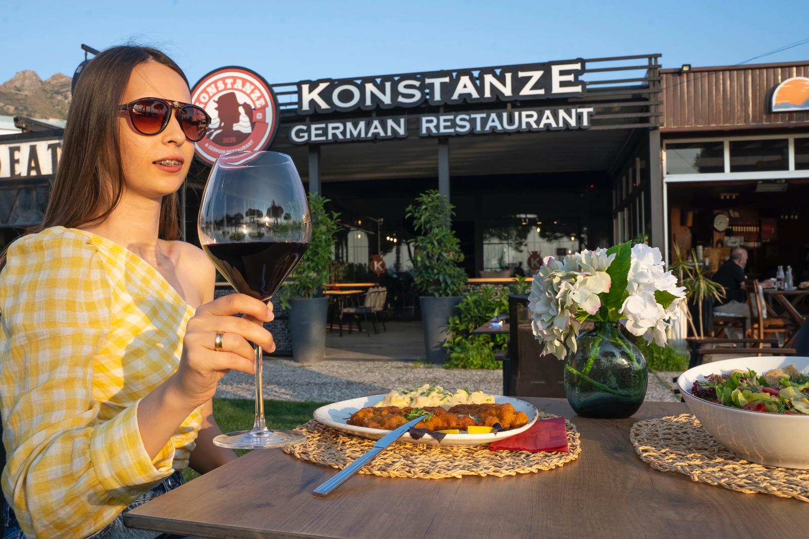 Alman ve Türk lezzetleri Bodrum'da buluştu! Bodrumlular'ın yeni lezzet durağı: Konstanze Pub 